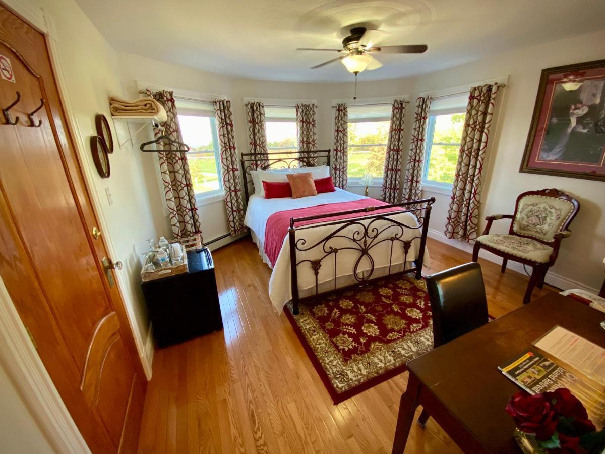 Twin Peaks B&B Mindemoya 客房 照片